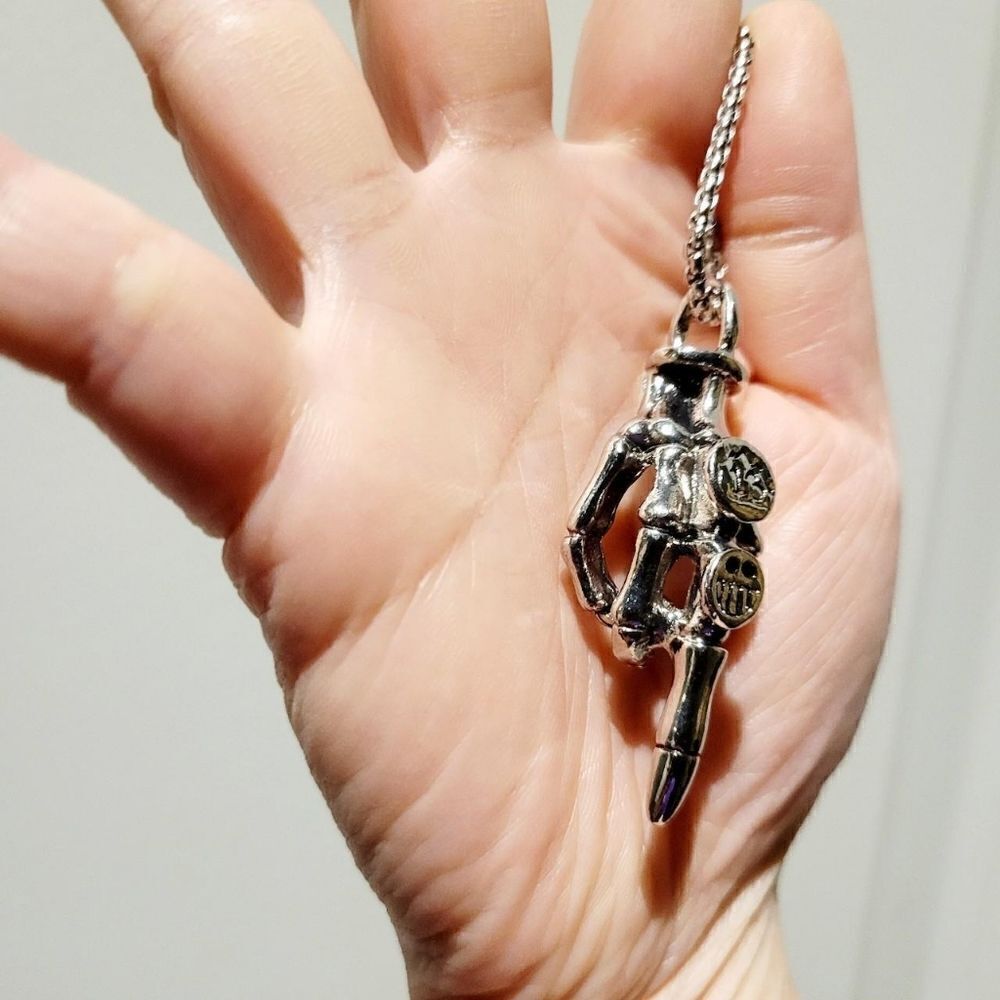 Brand New Silver Funny Finger Necklace - Picture 3 of 9